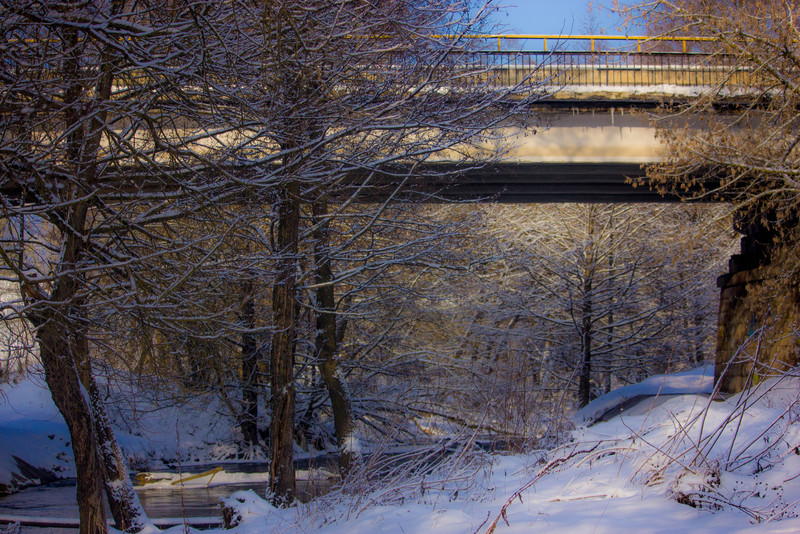 мост через речку, зима